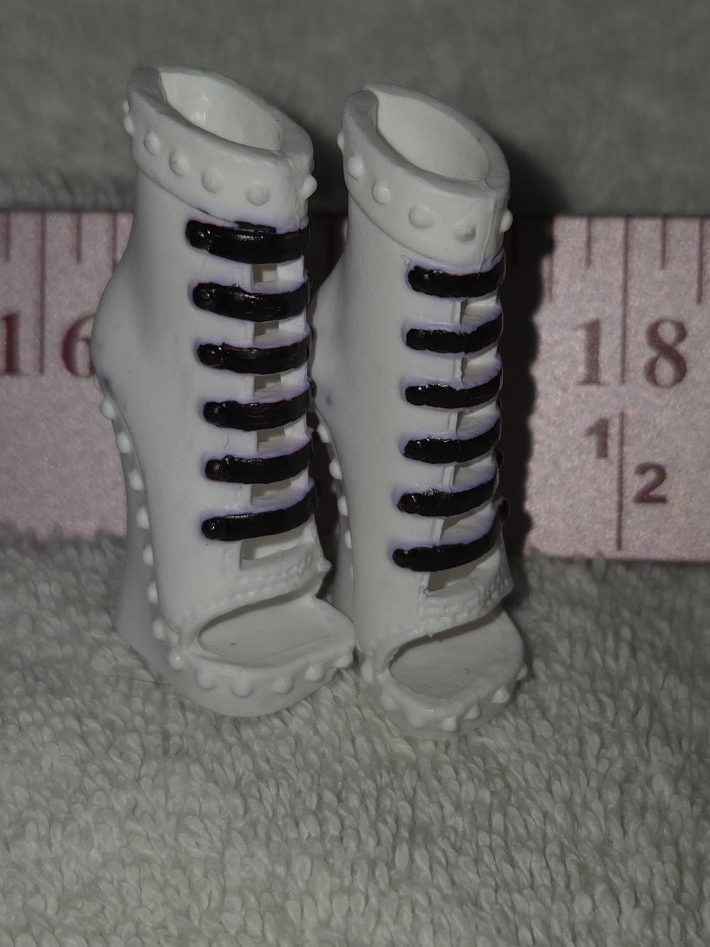 Mattel Monster High Scarah Freakie Fusion White Doll Gladiator Wedge Boots